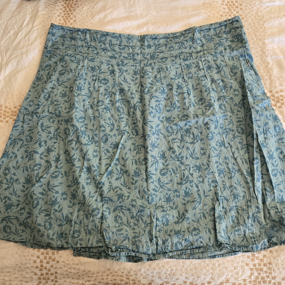 Old Navy Olive Leaf Print Skirt